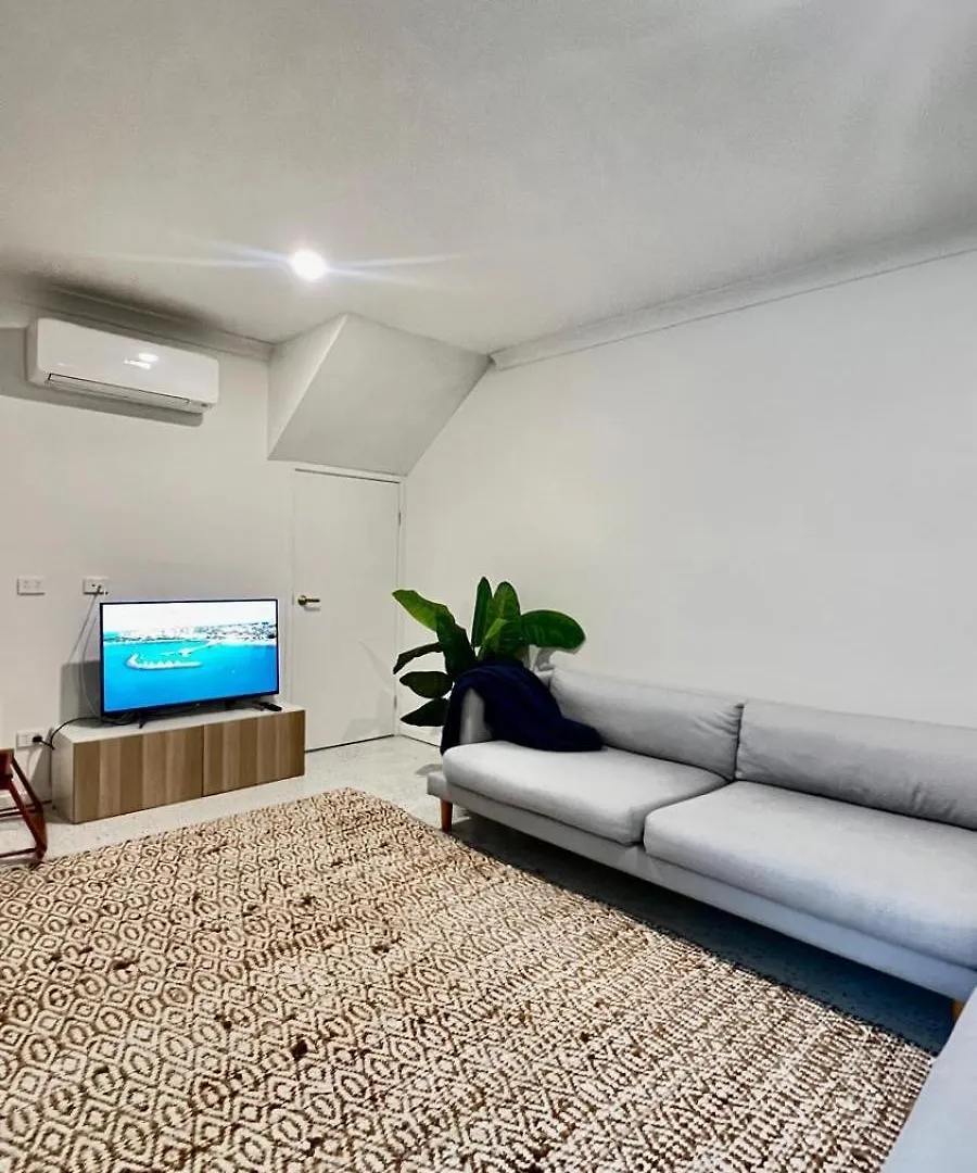 Appartamento Coastal Escape Watch Horses Pass Walk To Beach Redcliffe