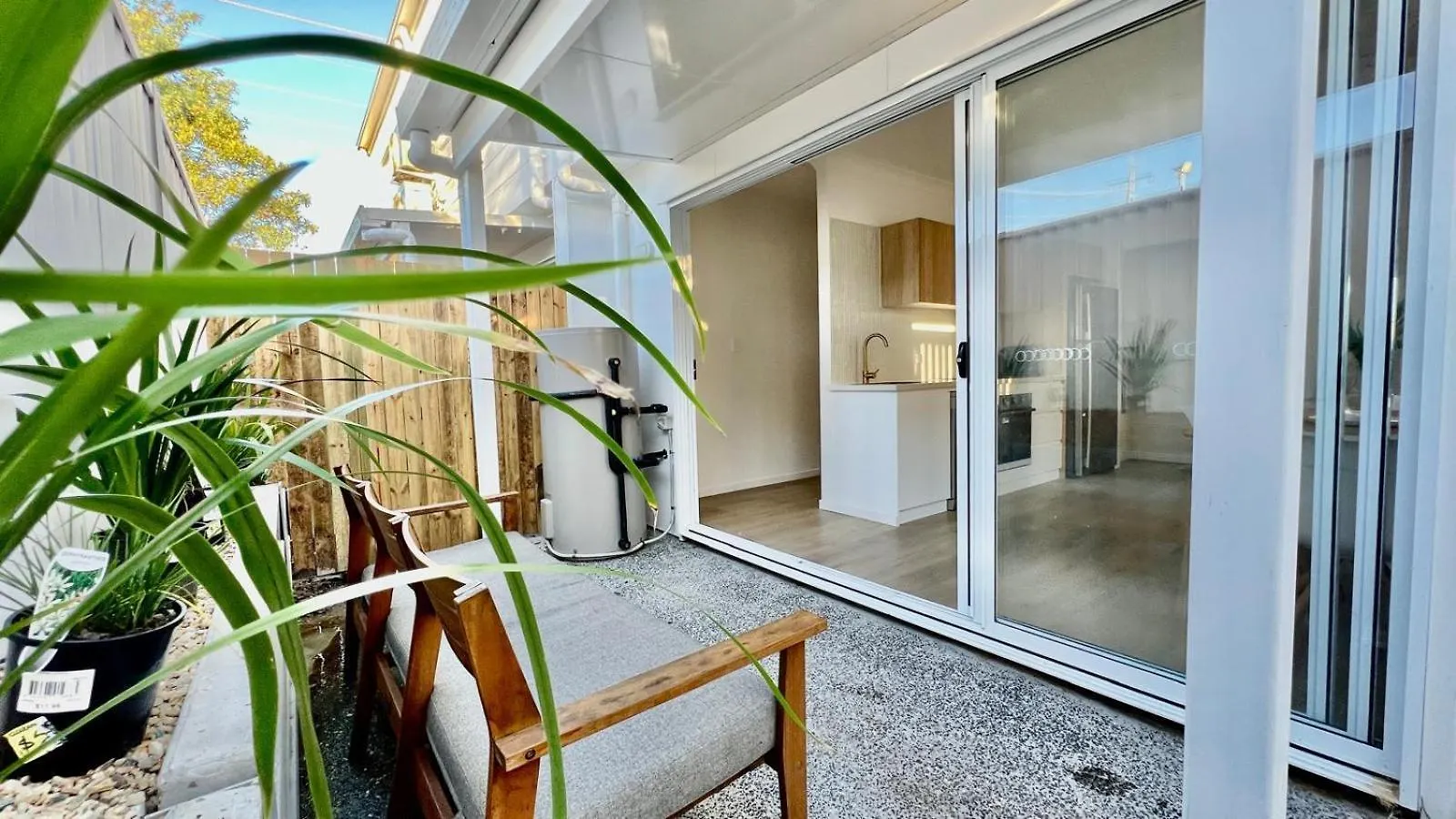Appartamento Coastal Escape Watch Horses Pass Walk To Beach Redcliffe Australia